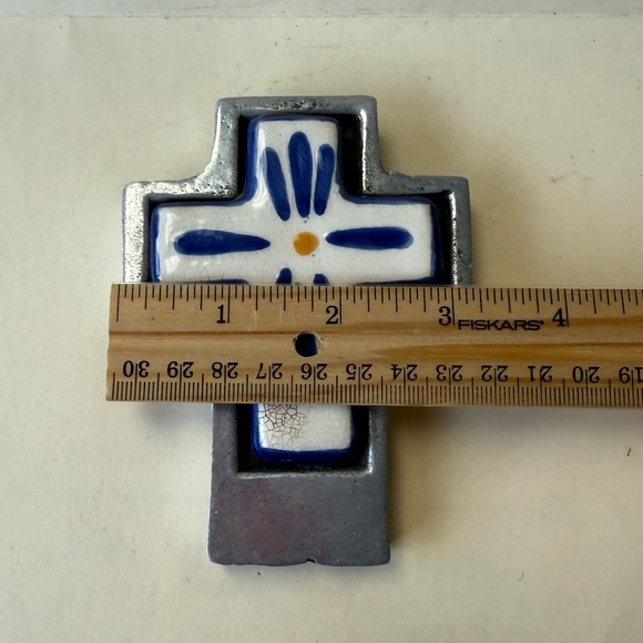Vintage Blue & White Talavera Mexican Pottery Encased Pewter Wall Hanging Cross - Picture 8 of 8